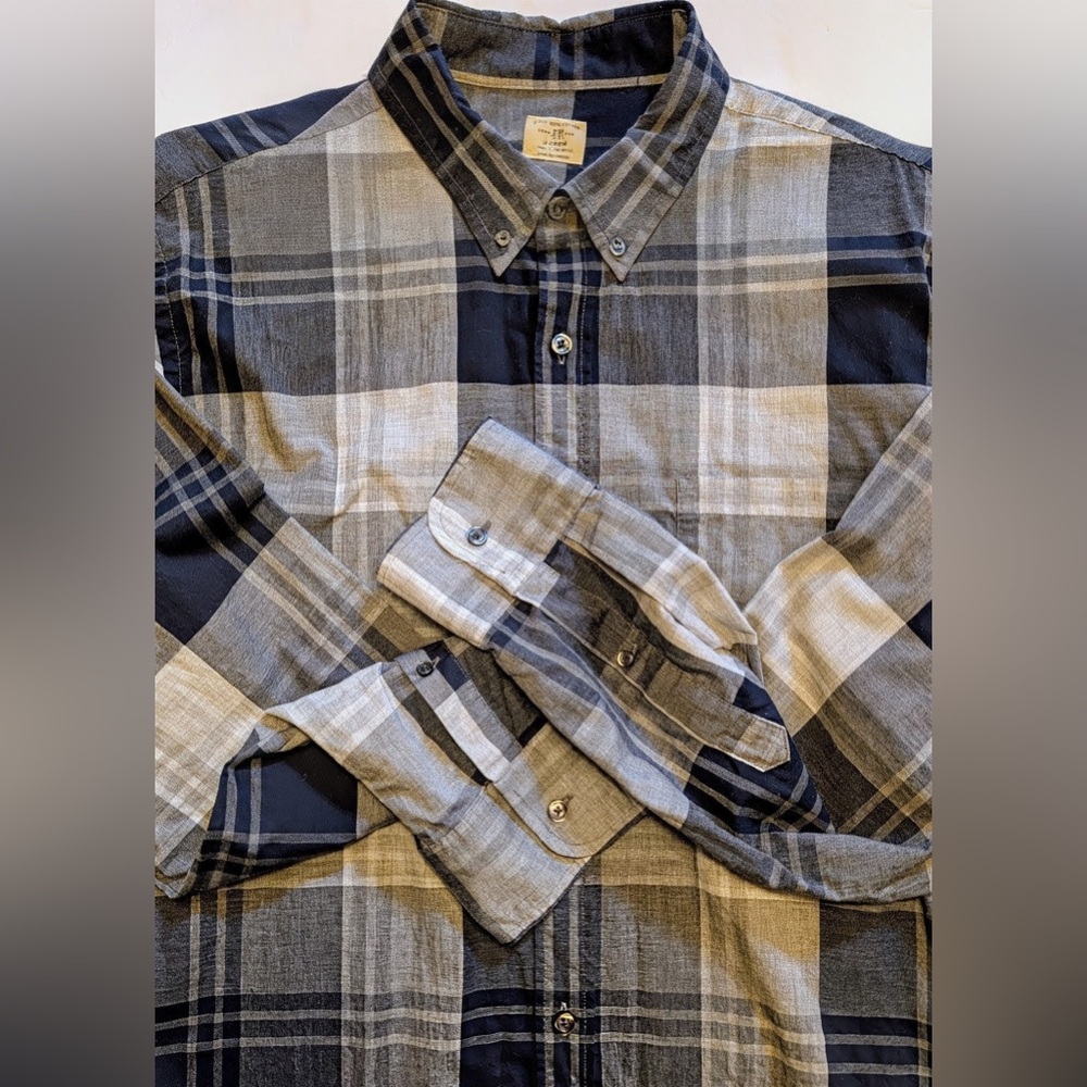 J.Crew Mens Vintage Cotton Oxford Shirt
Size Large Neck 26-16.6 100% Cotton